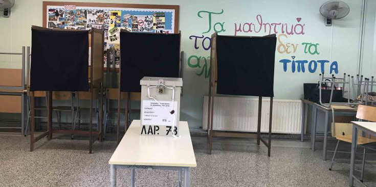 Απαγορεύονται επιτελεία και πινακίδες έξω από εκλογικά κέντρα την ημέρα εκλογών